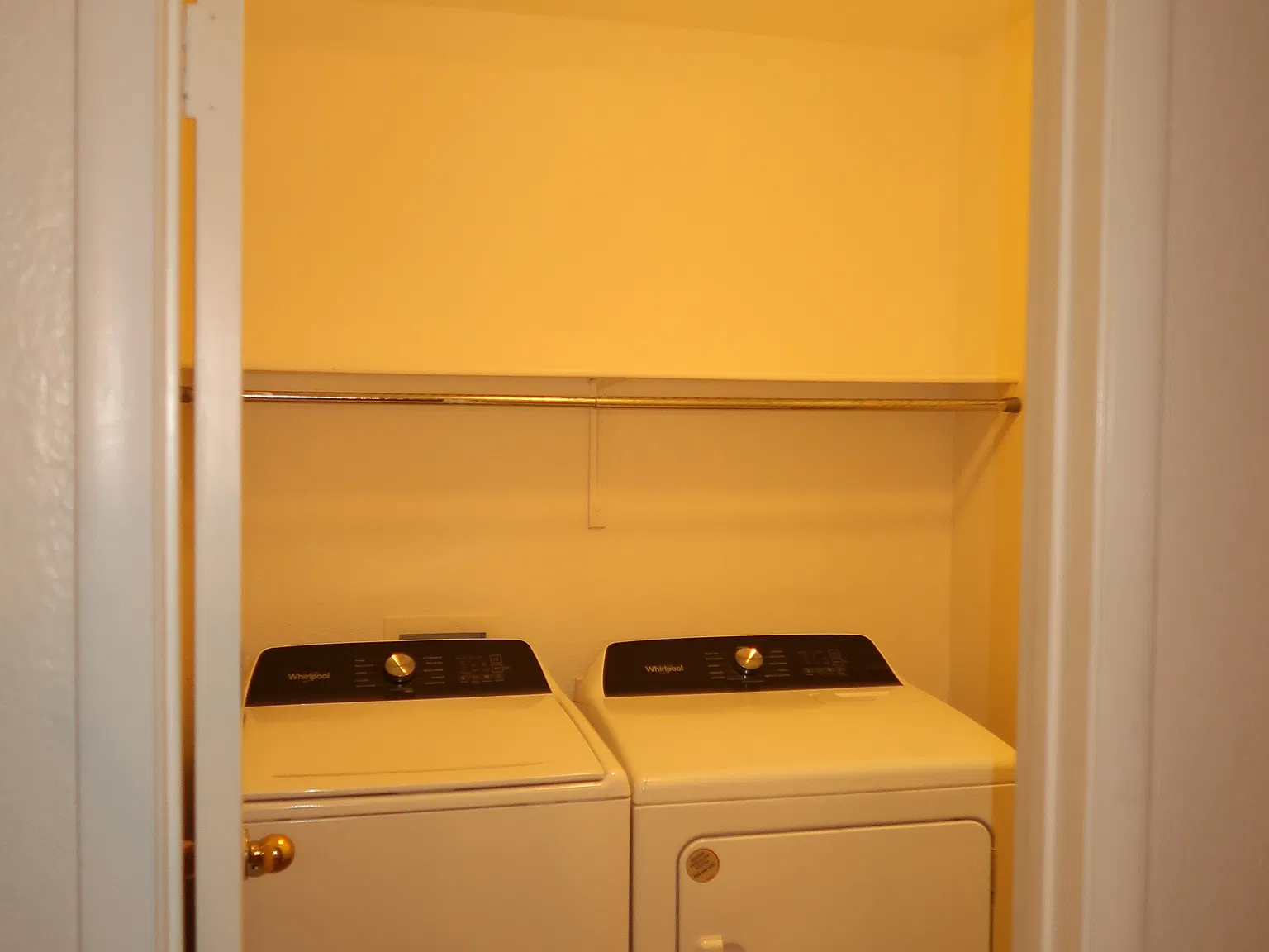 4 bed, 2.5 bath, 3920 sqft, $2,300 — Photo 4
