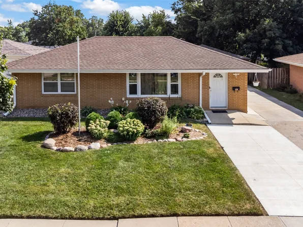 1824 Hillside St, West Des Moines, IA 50265