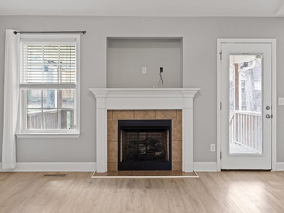 4th image of 155 Willowbrook Dr