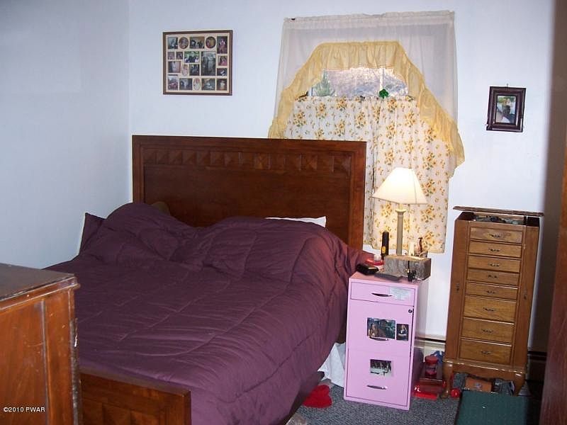 2nd image of 756 W Park St