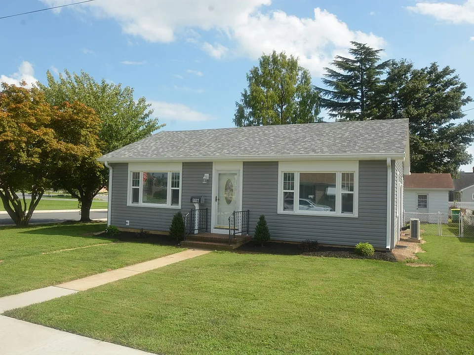 116 E Cochran St
