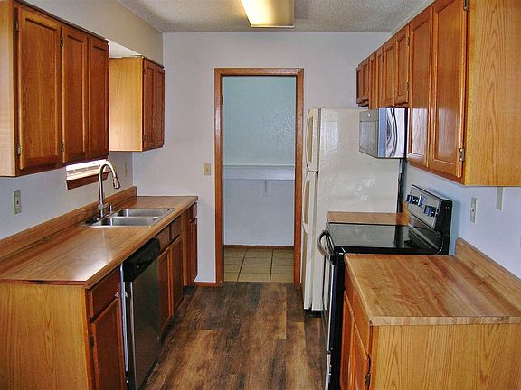 5th image of 4312 Twin Oaks Dr
