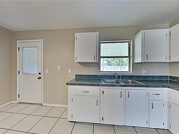 5th image of 9 Coventry Ct