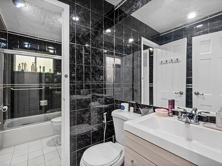 18 South Dr — Photo 12