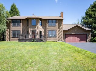 12 Valley Park Cir, Spencerport, NY 14559