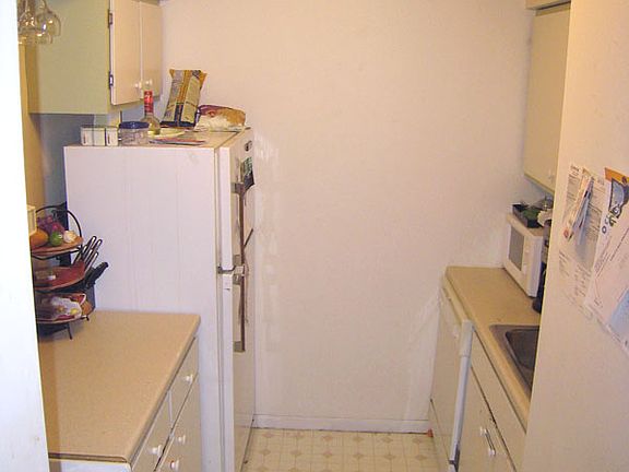 4th image of 2229 Woodleaf St