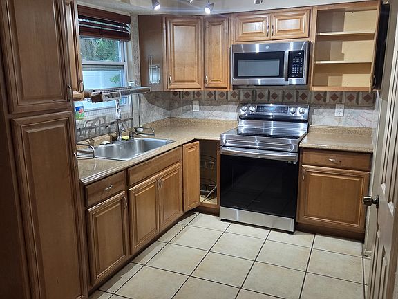 2nd image of 2825 Willow Ave APT B