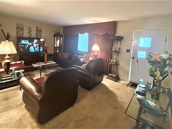 2nd image of 3504 Quincy Dr