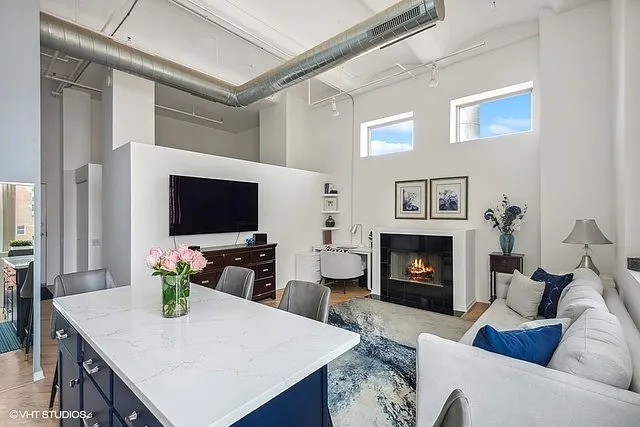 500 S Clinton St #801 — Photo 2