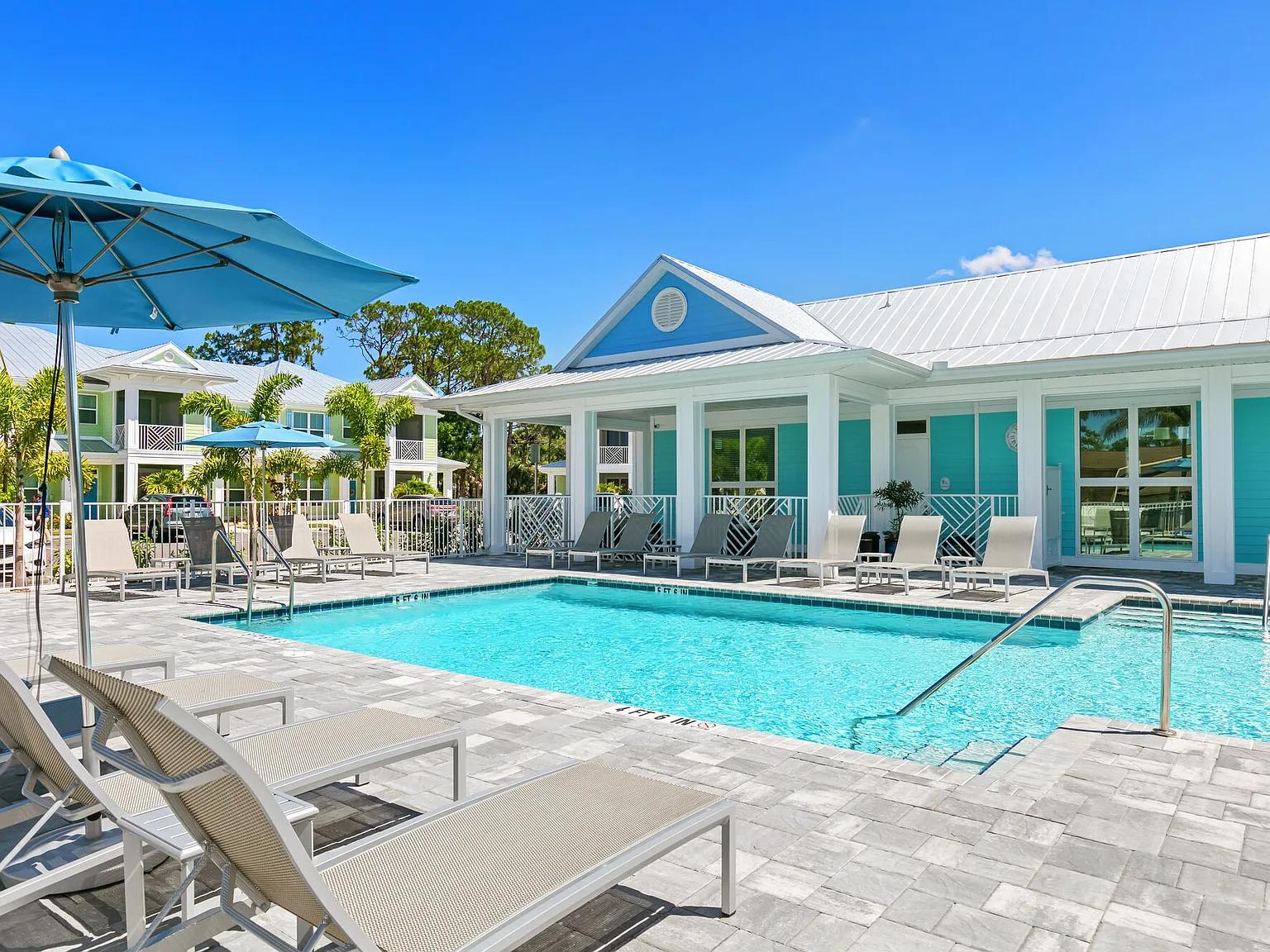Lemon Bay Apartments — Photo 2