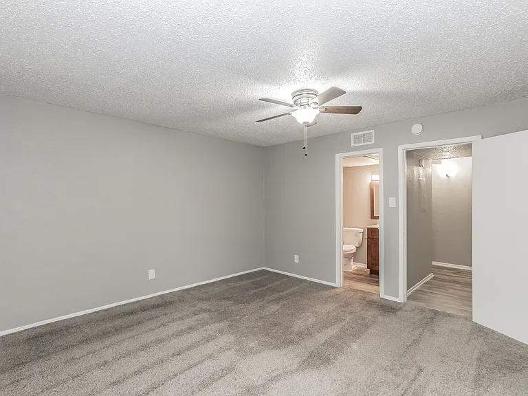 Verano Oaks Apartments — Photo 40