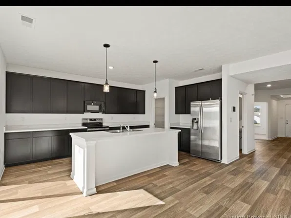 7002 Creekside Ct, Floyds Knobs, IN 47119
