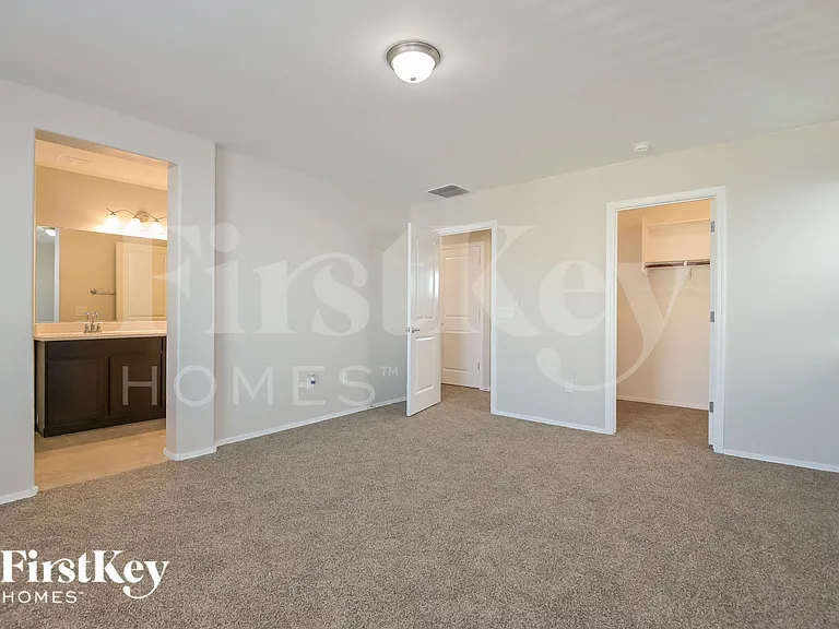 2851 N Fair Oaks Ave — Photo 6