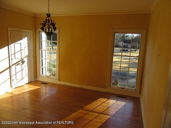 4th image of 111 Cypress Ave
