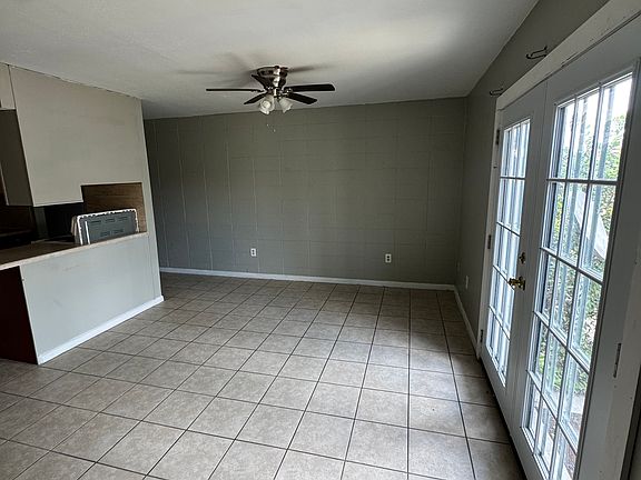 2nd image of 1215 Truxton St APT 105