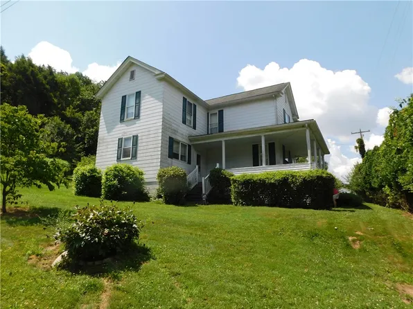 102 Blosser Hill Rd, Lake Lynn, PA 15451