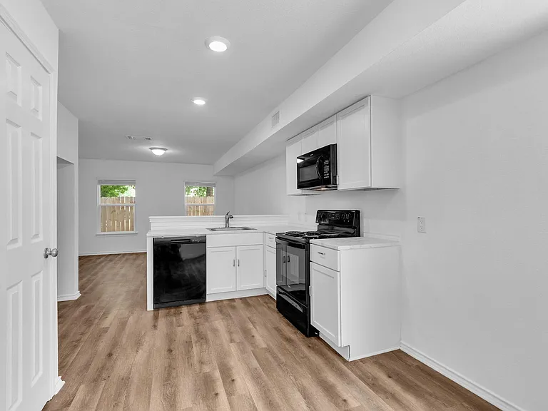 350 Debus Dr #117A — Photo 4