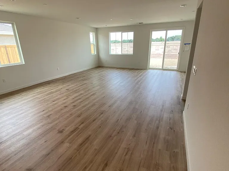 1021 Osprey Dr — Photo 4