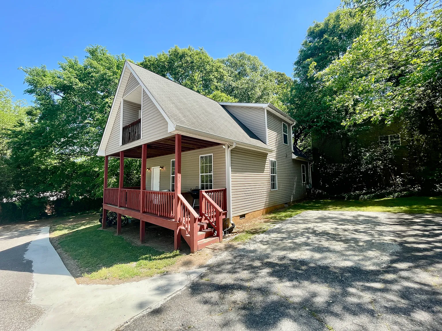 1131 Oconee St — Photo 1