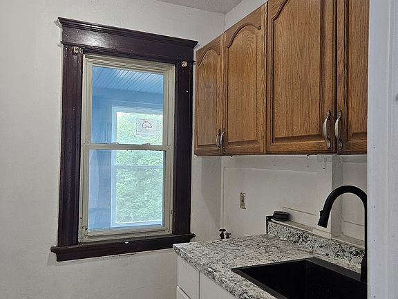 5th image of 48 Poplar St #3
