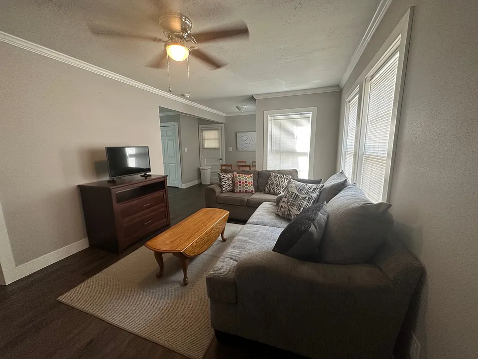 3 bed, 1.0 bath, 1000 sqft, $1,850
