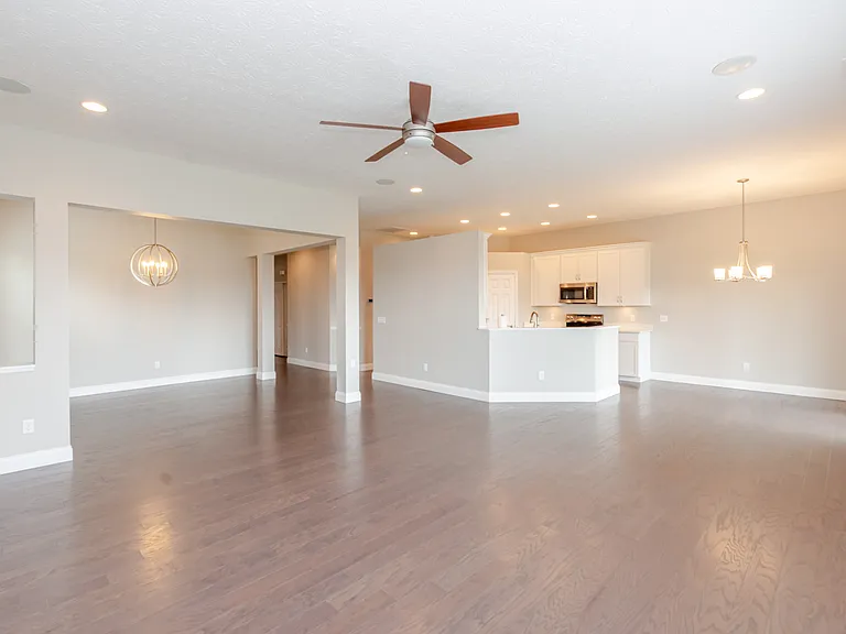 476 Carrick Dr — Photo 14