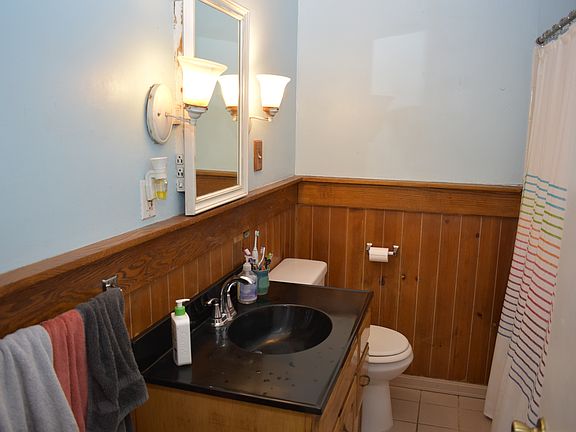 Bathroom (main level)