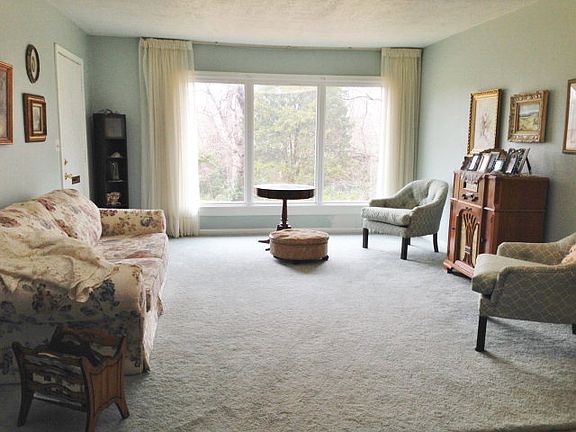 2nd image of 502 Gay Ave