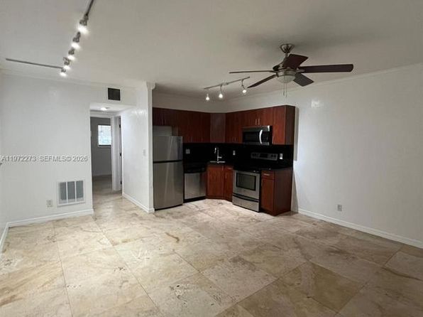 1856 NE 46th St #F-4