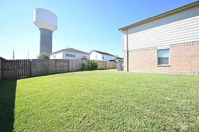 9403 Coatsworth Dr — Photo 3
