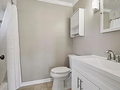 5th image of 1188 Whitton Ave #1