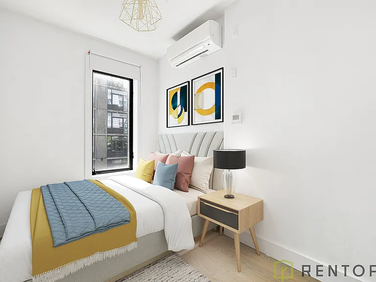 144 N 11th St #3L — Photo 4
