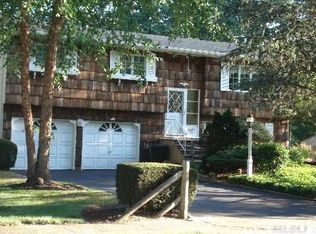 32 40th St, Islip, NY 11751