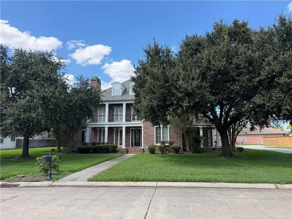 110 Natchez Trace Dr, Harvey, LA 70058