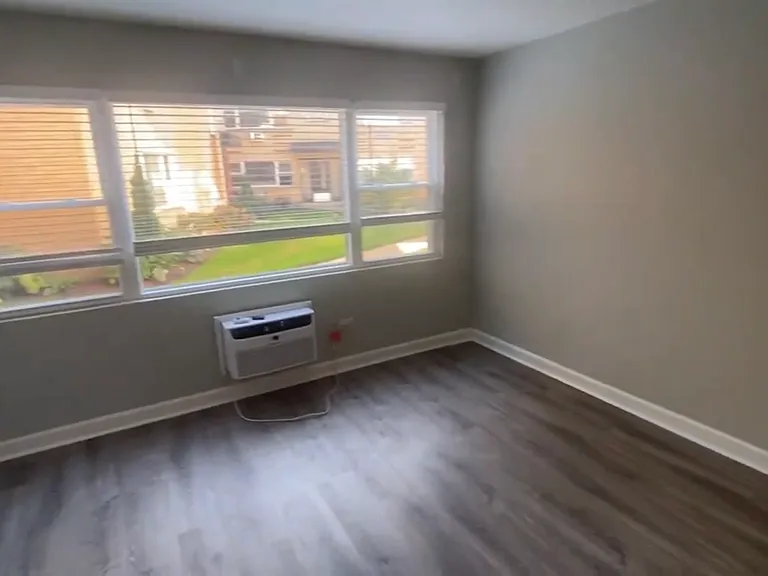 1321 W Sherwin Ave #G — Photo 5