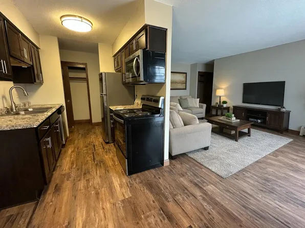 911 7th St S APT 7, Hopkins, MN 55343