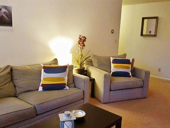 4th image of 2020 Pillsbury Ave S APT 303