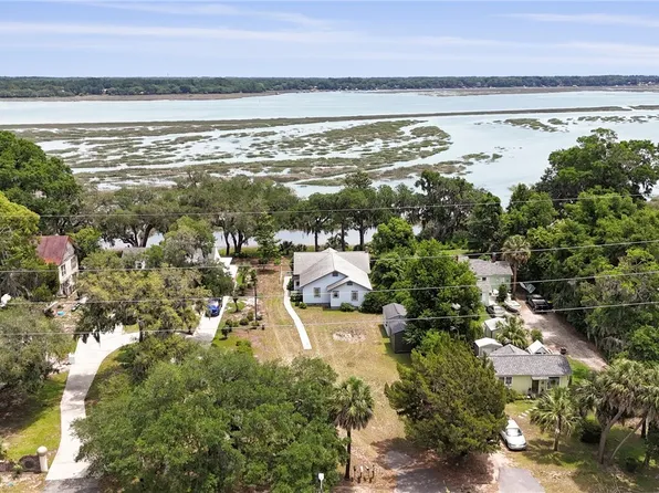 1413 Pigeon Point Rd, Beaufort, SC 29902