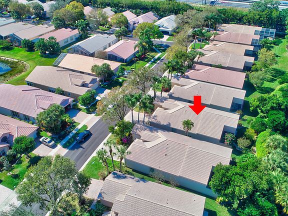 Home For Sale In Valencia Lakes