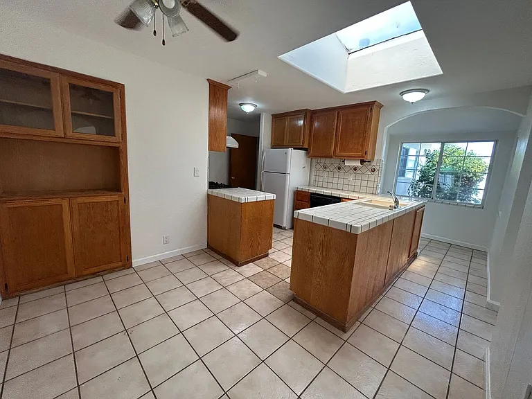 1430 Linwood Dr — Photo 1