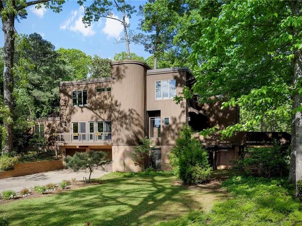 820 Cavalier Dr, Virginia Beach, VA 23451