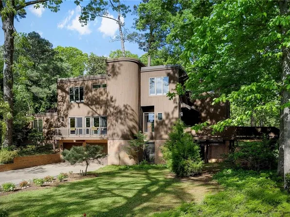 820 Cavalier Dr, Virginia Beach, VA 23451