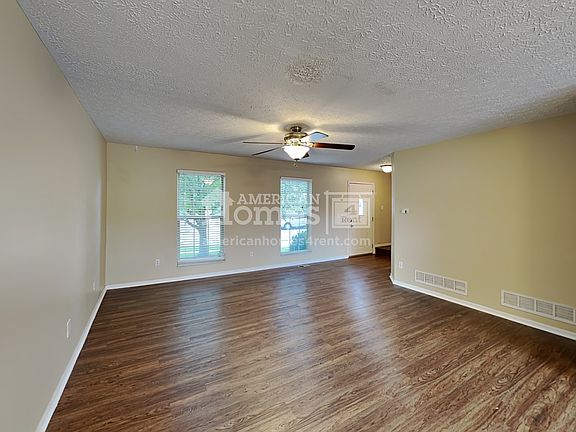 3rd image of 5376 Victoria St