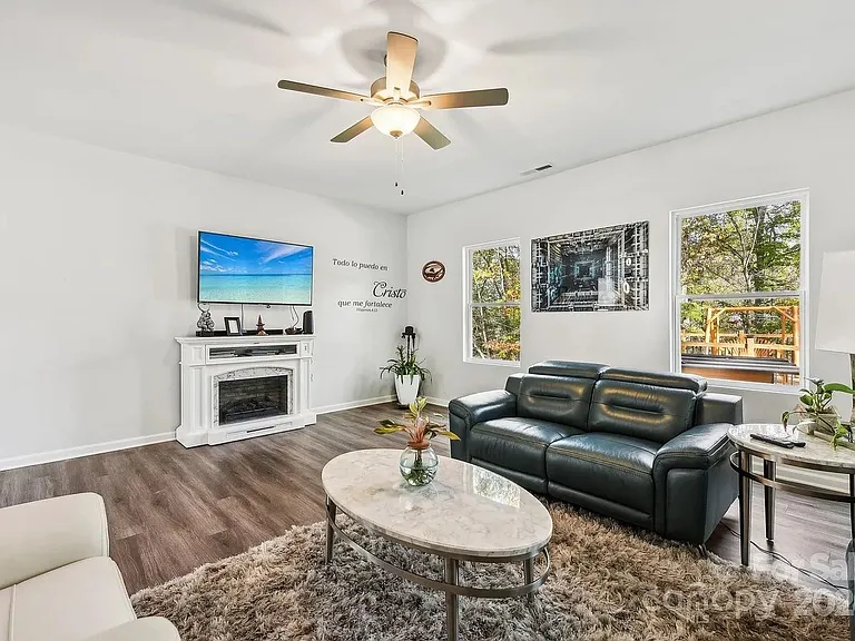7608 Denbur Dr — Photo 28