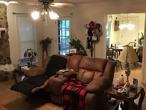 3rd image of 238 Robinhood Dr