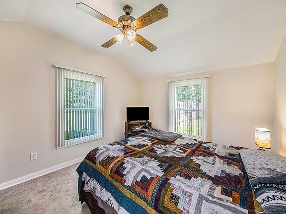 3rd image of 523 Bagg Ave
