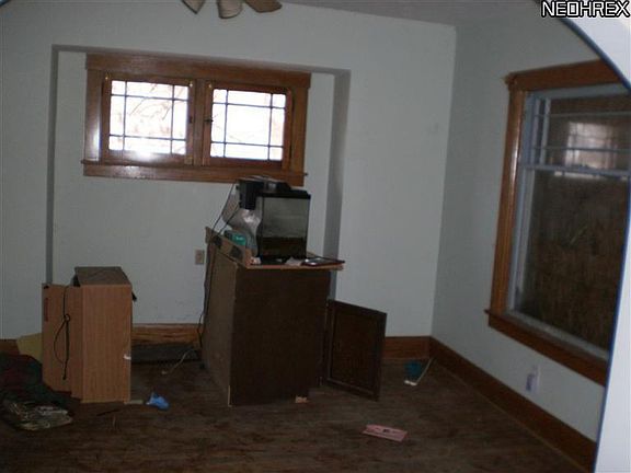 4th image of 176 Rosemont Ave