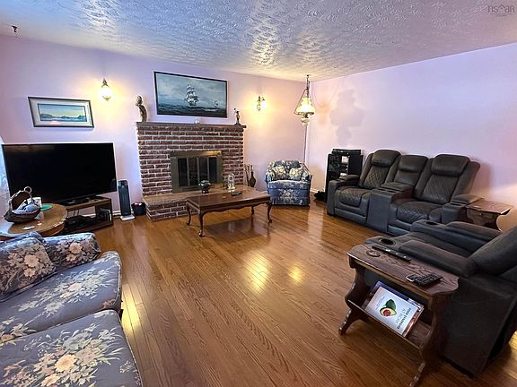 4th image of 77 Emeneau Rd