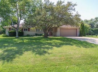 2945 S 126th St, New Berlin, WI 53151