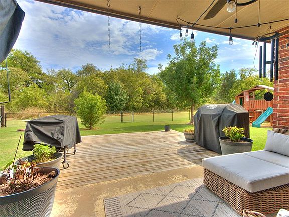 4th image of 1004 Ashwood Ln